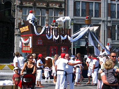 Belgien - Wallonien - Sommerkarneval Tournai - Die Piraten erobern Tournai © fdp