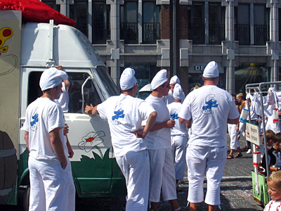 Belgien - Wallonien - Sommerkarneval - Gestatten, die Schlümpfe von Tournai © fdp