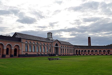Belgien - Mons - Aus einem Guss: modellhafte Anlage von Arbeitsstätten der Kohleindustrie von 1830 in Grand-Hornu (heute Weltkulturerbe)