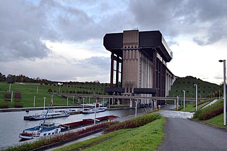 Belgien - Mons - Wunderwerk der Technik: Höchstes Schiffshebewerk der Welt (73 Meter), bei Strépy-Thieu