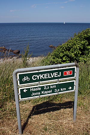 Dänemark - Bornholm - Beschilderung des Radwegs 10, der einmal rund um die Insel führt