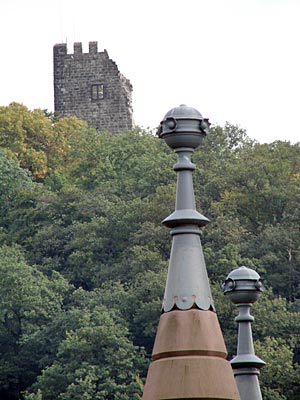 Blick auf die Ruine Burg Drachenfels