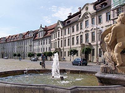 Deutschland - Altmühltalradweg - Eichstätt, Residenzplatz mit Marienbrunnen