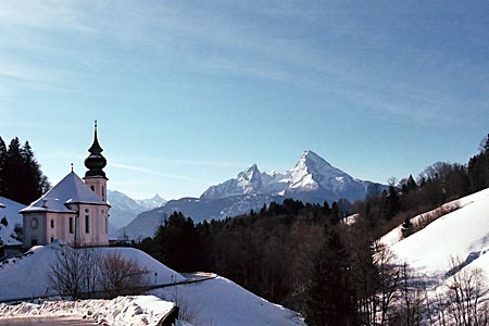Berchtesgaden - Watzmannmassiv mit der Wallfahrtskirche Maria Gern