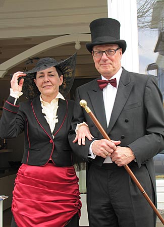 Rügen - Binz - Zeitreisende Vera und Jürgen Runge