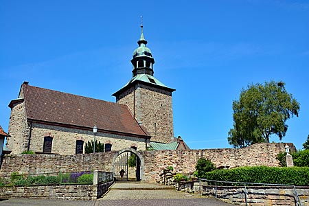Fulda-Radweg - Wehrkirche in Ried aus dem 15. Jh.