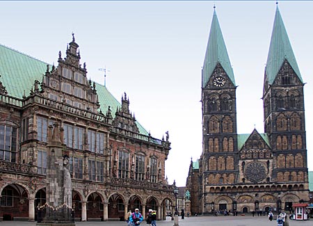 Mönchsweg - Sankt Petri Dom und altes Rathaus in Bremen