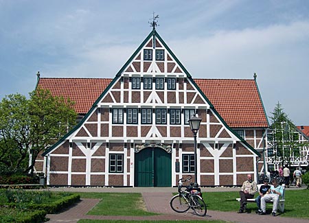 Mönchsweg - typisches Bauernhaus im Alten Land