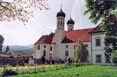 Oberbayern - Höhepunkt einer Region, in der sich Kirchen und Klöster drängen wie die Bierkrüge auf den Wirtshaustischen: Kloster Benediktbeuern