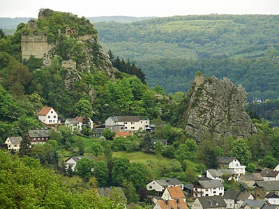 Soonwaldsteig - Blick auf die Burgruinen von Kallenfels