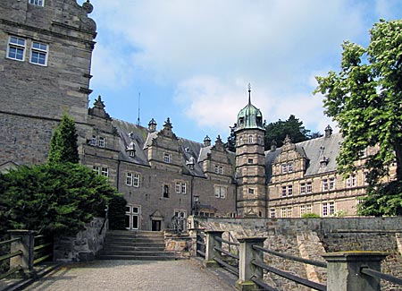 Schloss Hämelschenburg am Weserwander-Weg