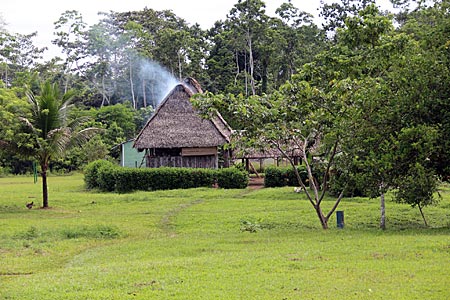Ecuador - Gemeinschaftshaus der Sani-Gemeinde