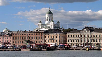 Finnland - Helsinki - Hafen mit Dom im Hintergrund