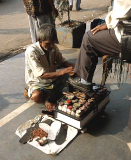 Indien / Kalkutta / Schuhputzer