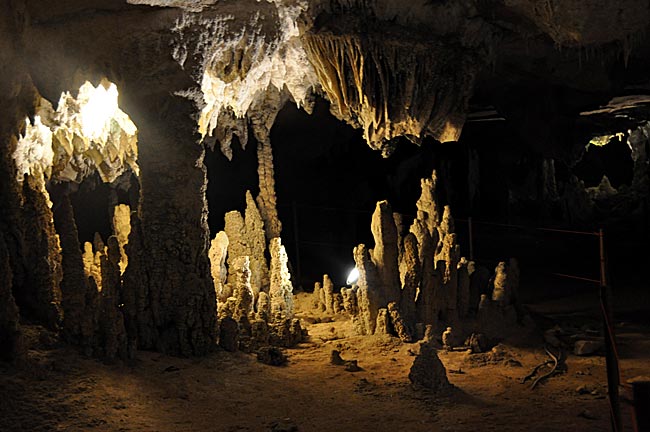 Laos - Karsthöhle von Konglor