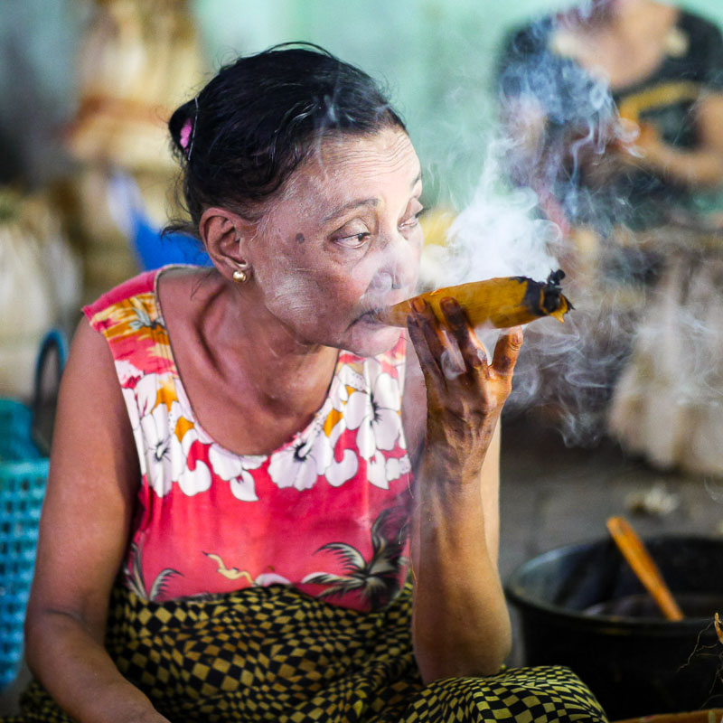 Rauchende Frau in Myanmar, Foto: Pixabay