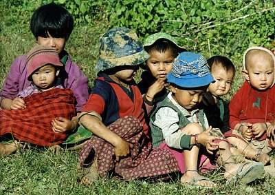 Myanmar Kinder am Wegesrand