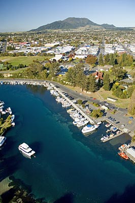 Neuseeland - Yachthafen von Taupo und Mt Tauhara
