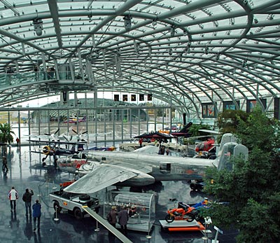 Österreich - Salzburg - Ausstellungsbereich im Hangar-7