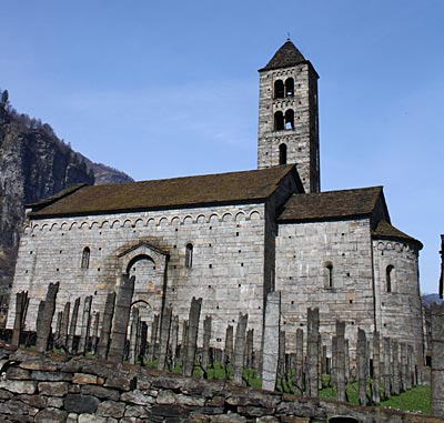 Schweiz - Tessin - Die romanische Kirche San Nicoloa in Giornico