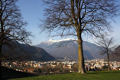 Schweiz - Tessin - Blick vom Castelgrande aus auf Bellinzona