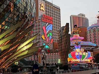 China - Macau - Die „Spielhöllen“ haben ihre Lichter angeschaltet