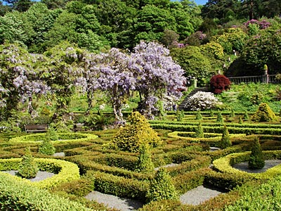 Irland - Formale Gartengestaltung im sogenannten versunkenen Garten von Bantry House