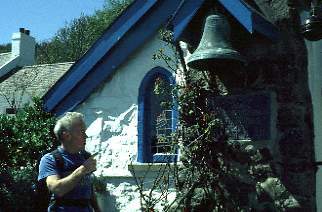 Die kleinste Kirche Irlands in Portbraddon