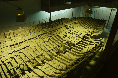 In der Burg von Girne: Das Original des von den Archäologen gehobenen Schiffswracks