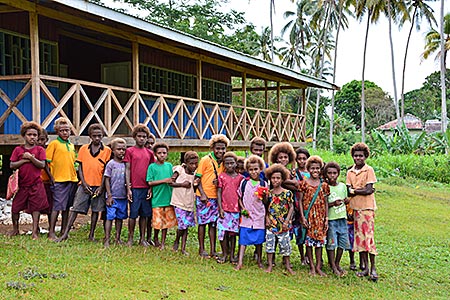 Papua-Neuguinea - Schule mit Schülern