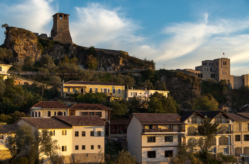 Blick auf die Burg von Kruja mit dem Skanderbeg-Museum