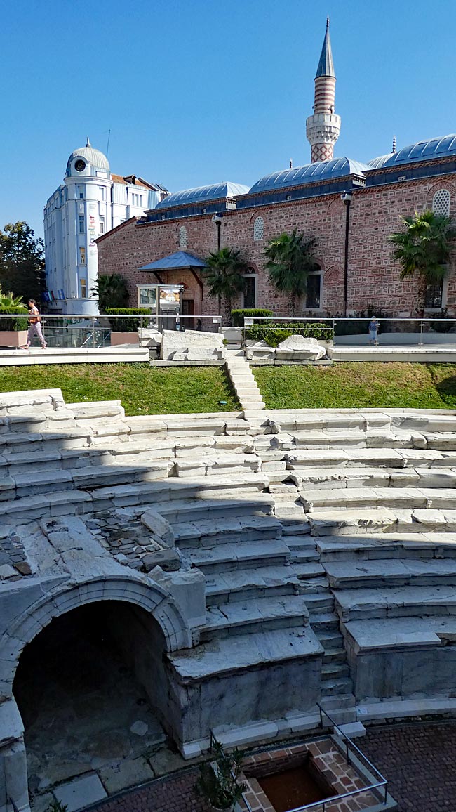 Bulgarien - Plovdiv Römisches Stadion samt Eingangstunnel mit Dschumaja-Moschee und Einkaufsstraße