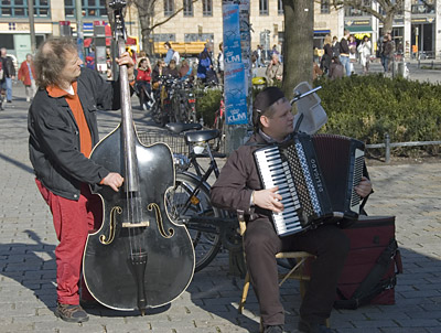 Berlin: Straßenmusiker am Hackeschen Markt
