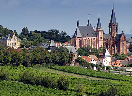 Rheinterrassenweg - Oppenheim mit der weithin sichtbaren gotischen Katharinenkirche
