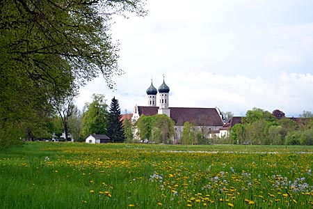 Tölzer Land - Wildkräuterzentrum: Benediktbeuern und sein Kloster