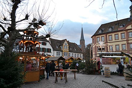 Warten auf Kunigunde: Weihnachtsmarkt in Neustadt an der Weinstraße am Mittag