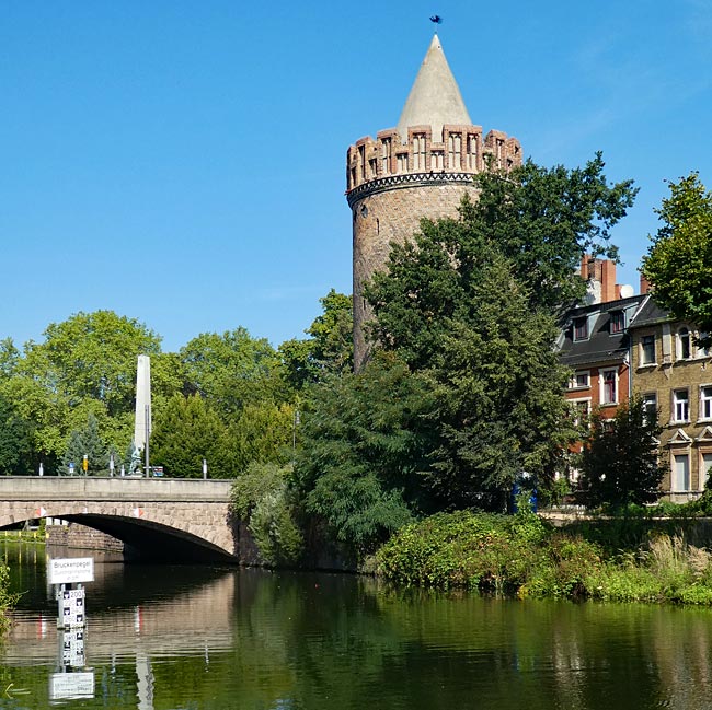 Neustadt, Steintorturm an der Steintorbrücke über den Stadtkanal. Torturm der Neustädter Stadtmauer in Brandenburg an der Havel
