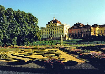 Deutschland - Marbach - Ausgangspunkt der Ludwigsburger Stadtentwicklung: der alte Teil des Schlosses mit seinen barocken Gartenanlagen
