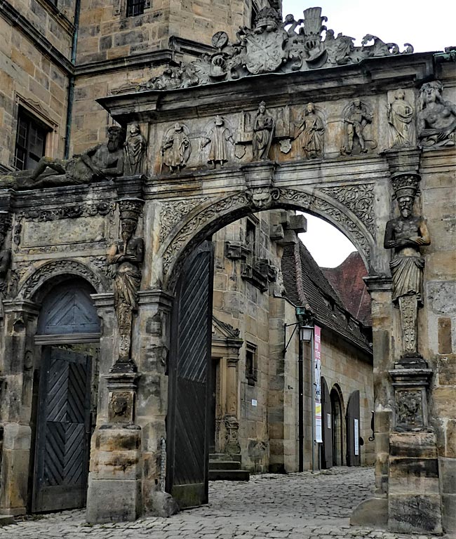 Bamberg, Alte Hofhaltung, Schöne Pforte