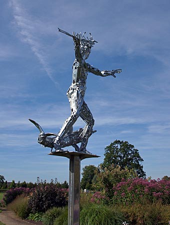 Rietberg - Gartenschau - Neptunskulptur, die der ortsansässige Künstler Angelo Monitillo geschaffen hat