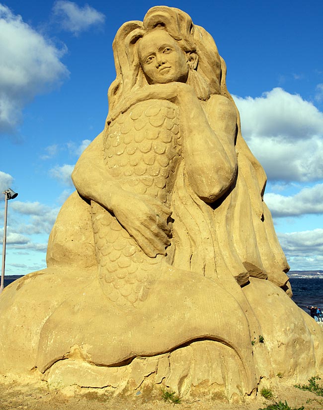Rügen - Ostseebad Binz - Sandskulptur an der Promenade