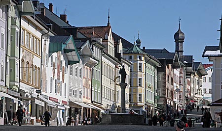 Die Hauptstraße und Fußgängerzone in Bad Tölz. Hier war der Bulle viel unterwegs