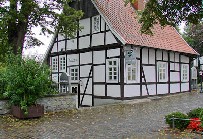 Münsterland: Einer der schmucken Fachwerkbauten von Rheda in Schlossnähe