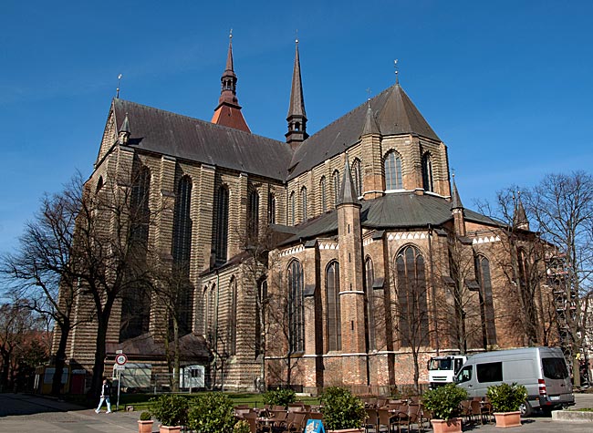 Rostock - Die Marienkirche von Neuen Markt aus gesehen