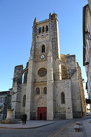 Frankreich - Die Kathedrale von Condom, eine von vielen sehenswerten Kirchen in der Gascogne