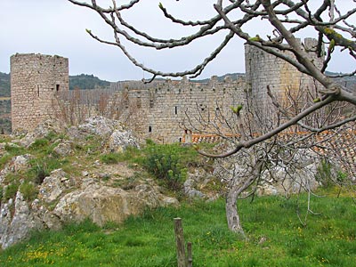 Frankreich - Festung im Ortskern von Villerouge-Termenès