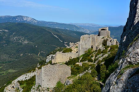 Frankreich - Languedoc - Blick auf das Château de Peyrepertuse