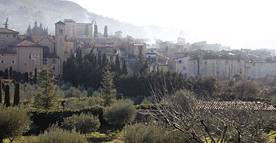 Blick auf Dorf in der Provence
