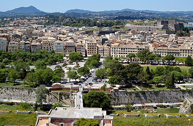 Griechenland - Korfu - Blick von der Alten Festung auf die Esplanade und die Altstadt mit der Neuen Festung