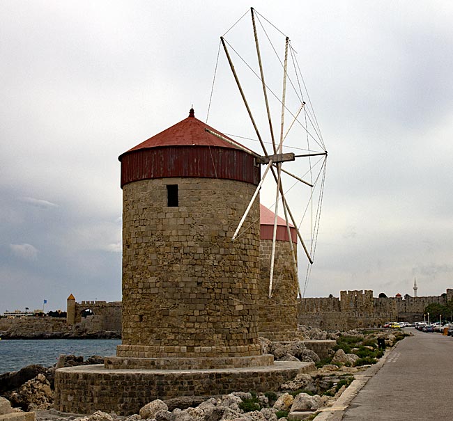Rhodos Stadt - Windmühlen auf der Mole des Mandraki-Hafens